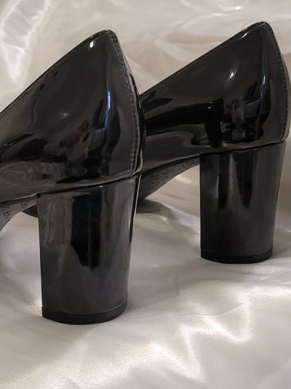 TASSELL BLACK PATENT PUMP - Picture 4 of 8